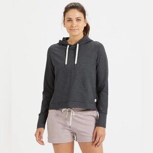 Vuori Halo Essentials Cropped Hoodie Sweater in Charcoal Heather Medium